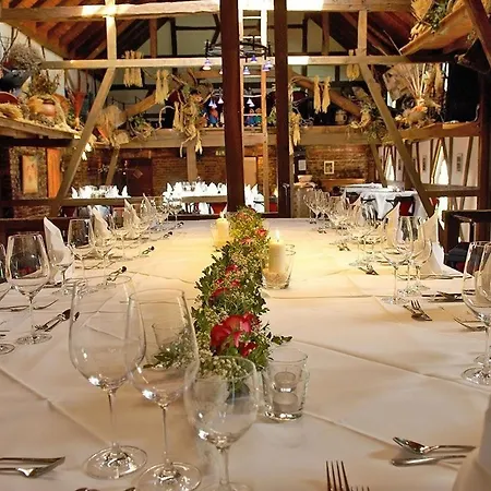 فندق Naafs-haeuschen 4*