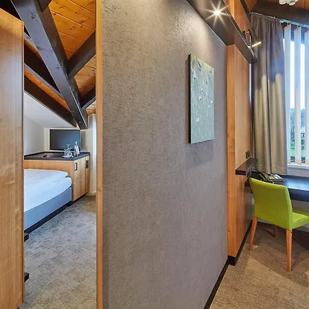 Naafs-haeuschen 4*